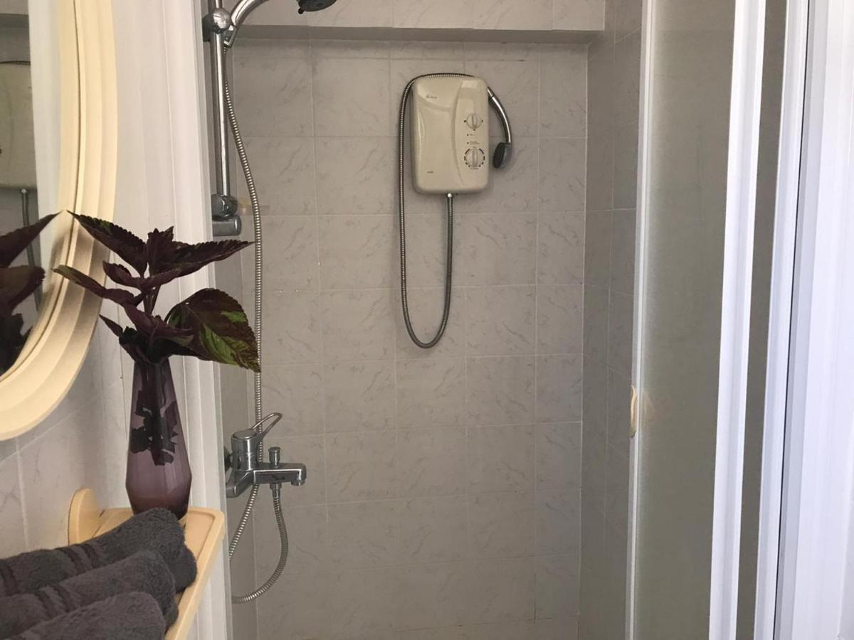 Sweet N' Boujee Studio Apartment With Varenda Пафос Екстериор снимка